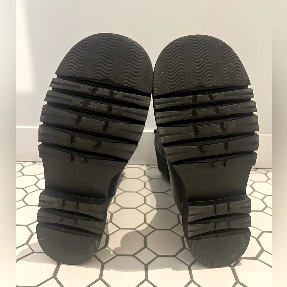 Bottega Veneta Lug Sole Chelsea Boot - Picture 11 of 12